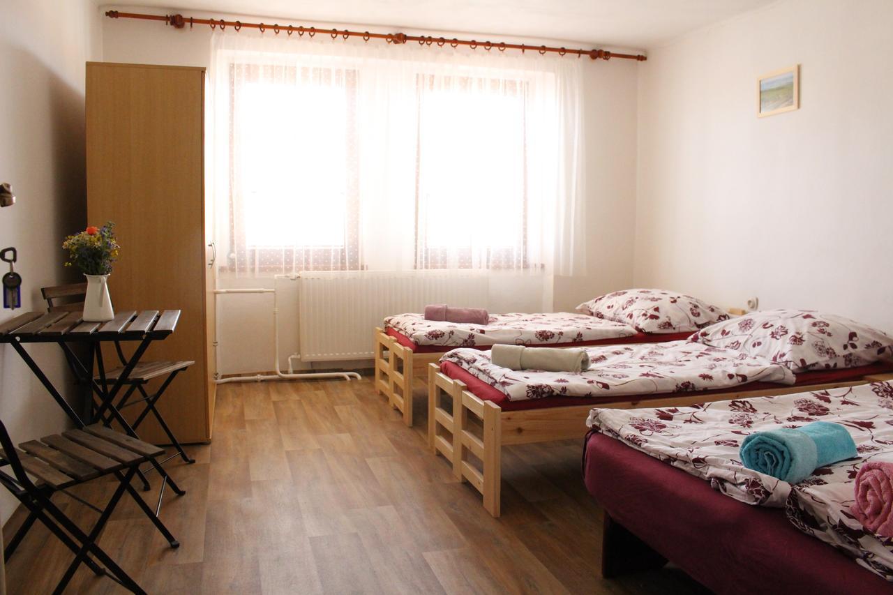 Penzion Bulhary S Vinnym Sklepem Exterior foto