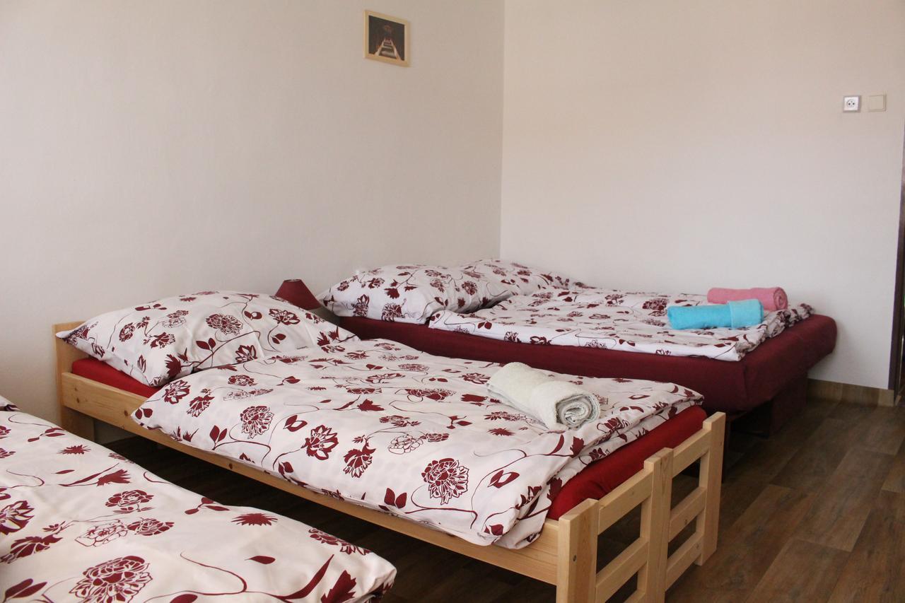 Penzion Bulhary S Vinnym Sklepem Exterior foto