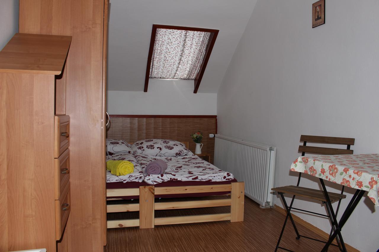 Penzion Bulhary S Vinnym Sklepem Exterior foto