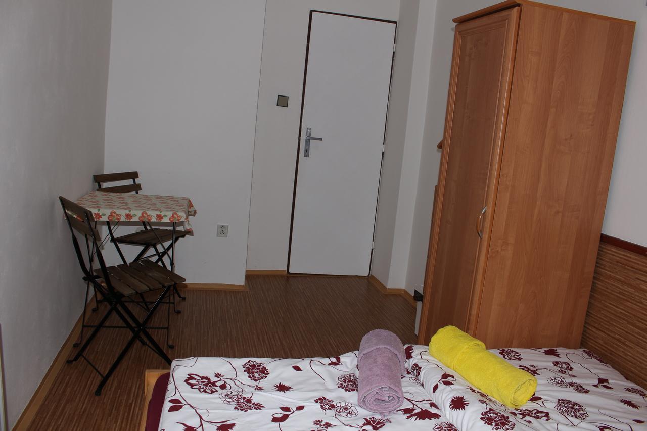 Penzion Bulhary S Vinnym Sklepem Exterior foto