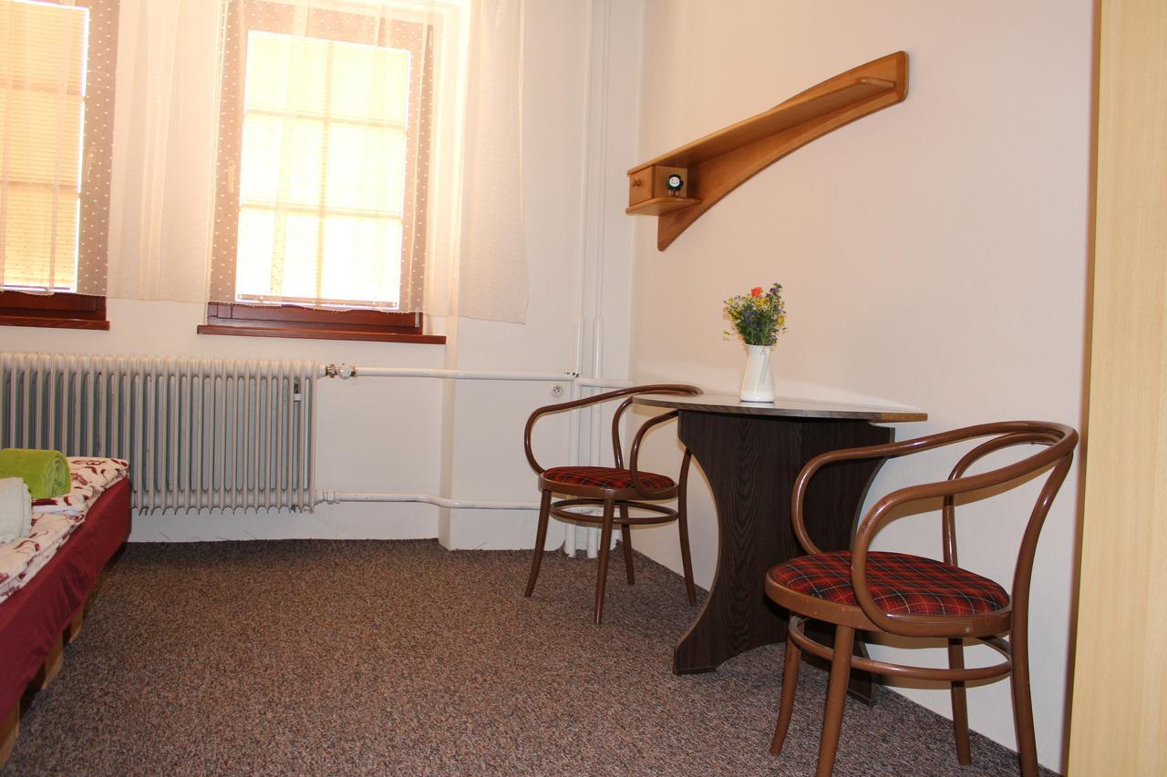 Penzion Bulhary S Vinnym Sklepem Exterior foto