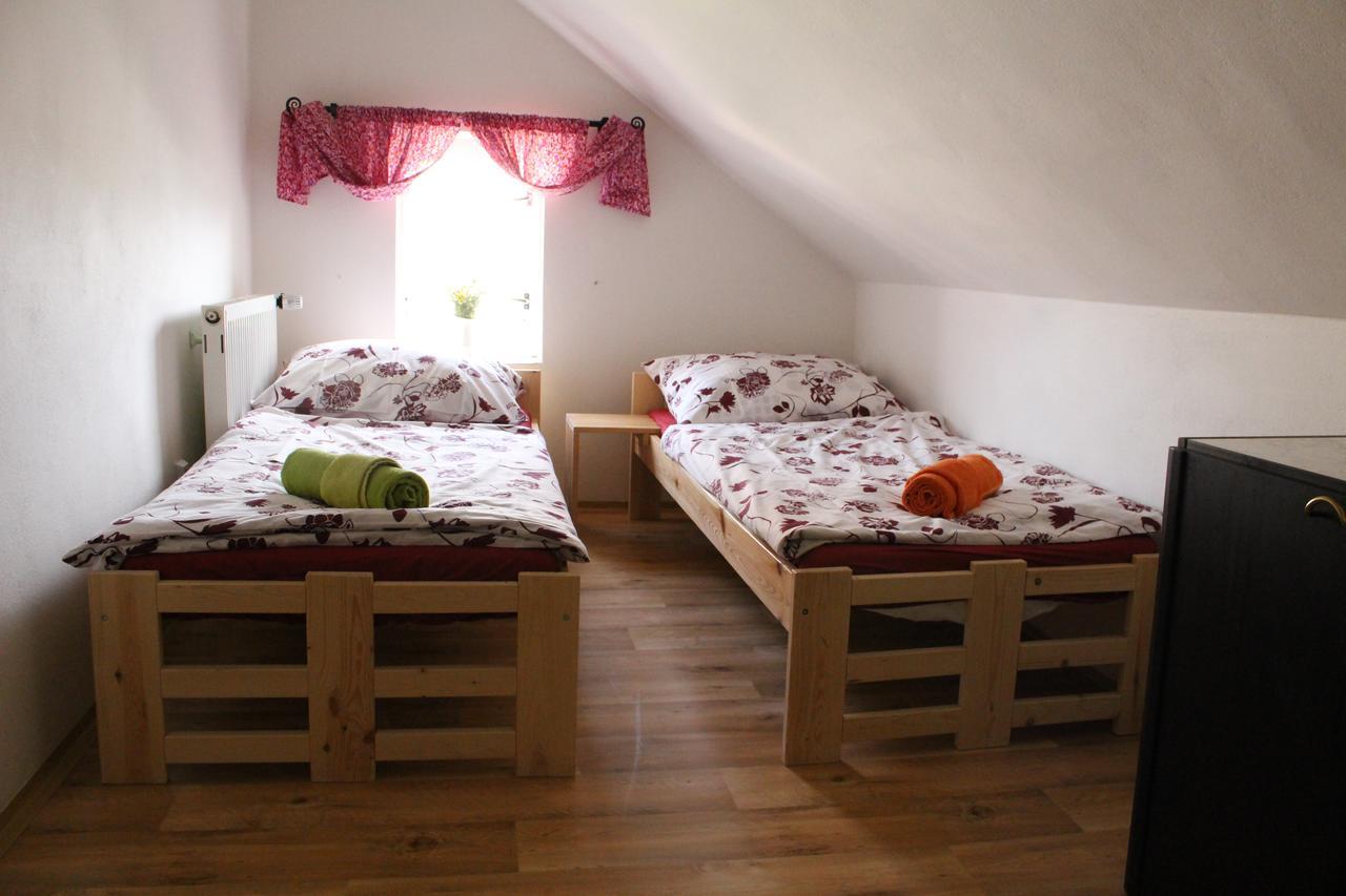 Penzion Bulhary S Vinnym Sklepem Exterior foto