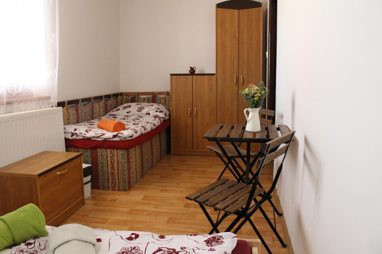 Penzion Bulhary S Vinnym Sklepem Exterior foto