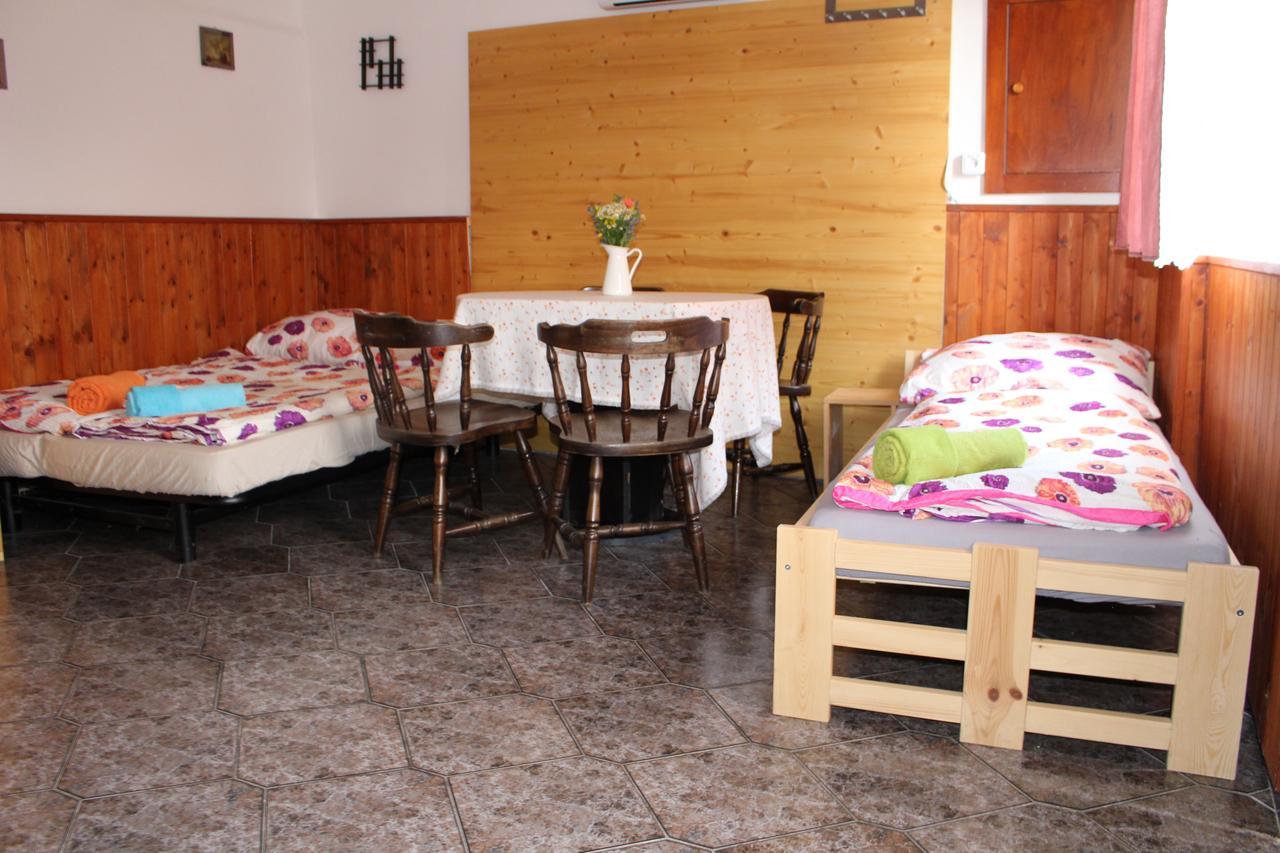 Penzion Bulhary S Vinnym Sklepem Exterior foto