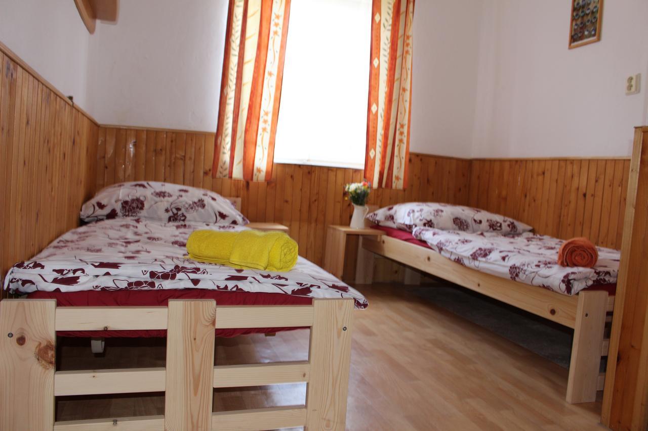 Penzion Bulhary S Vinnym Sklepem Exterior foto