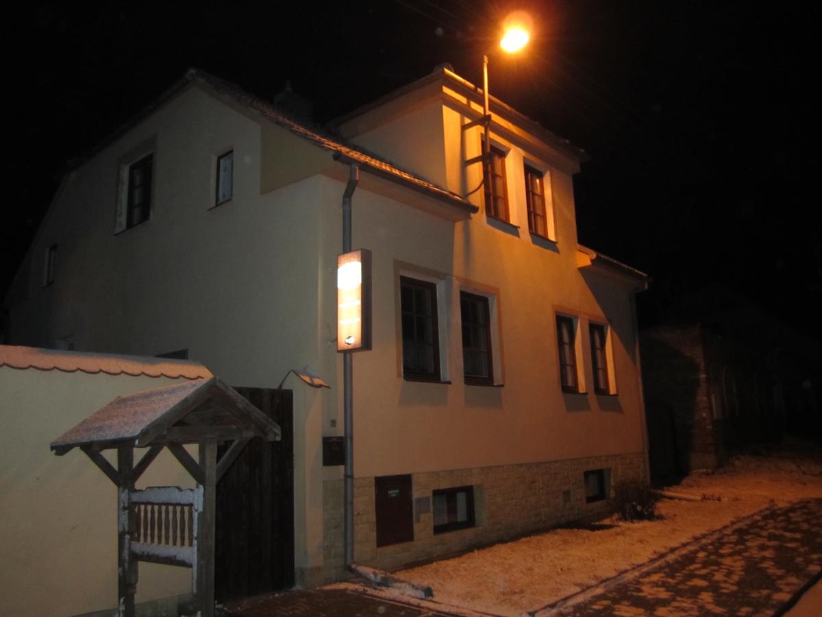Penzion Bulhary S Vinnym Sklepem Exterior foto